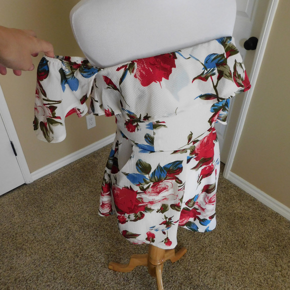 White Romper with Red Roses - Picture 2 of 8